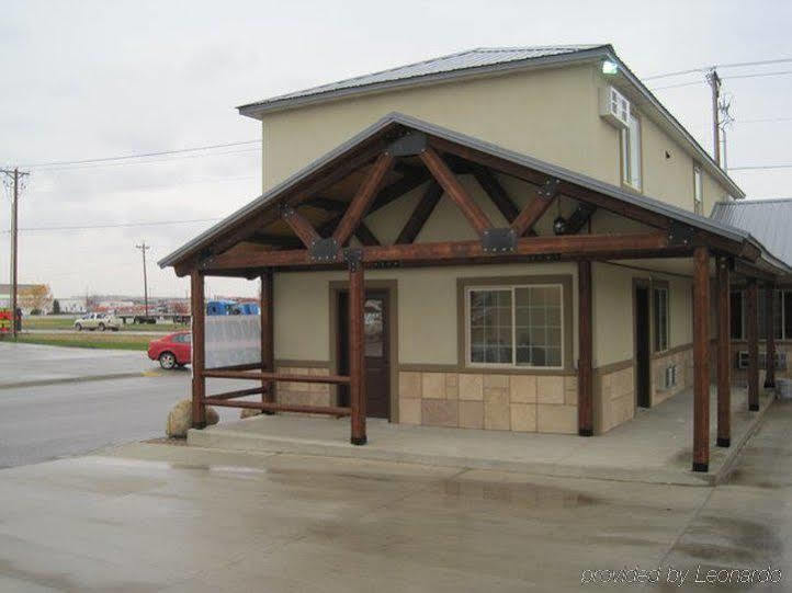 Winterton Suites Williston Exterior photo