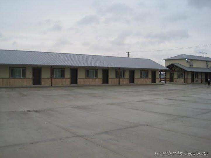 Winterton Suites Williston Exterior photo