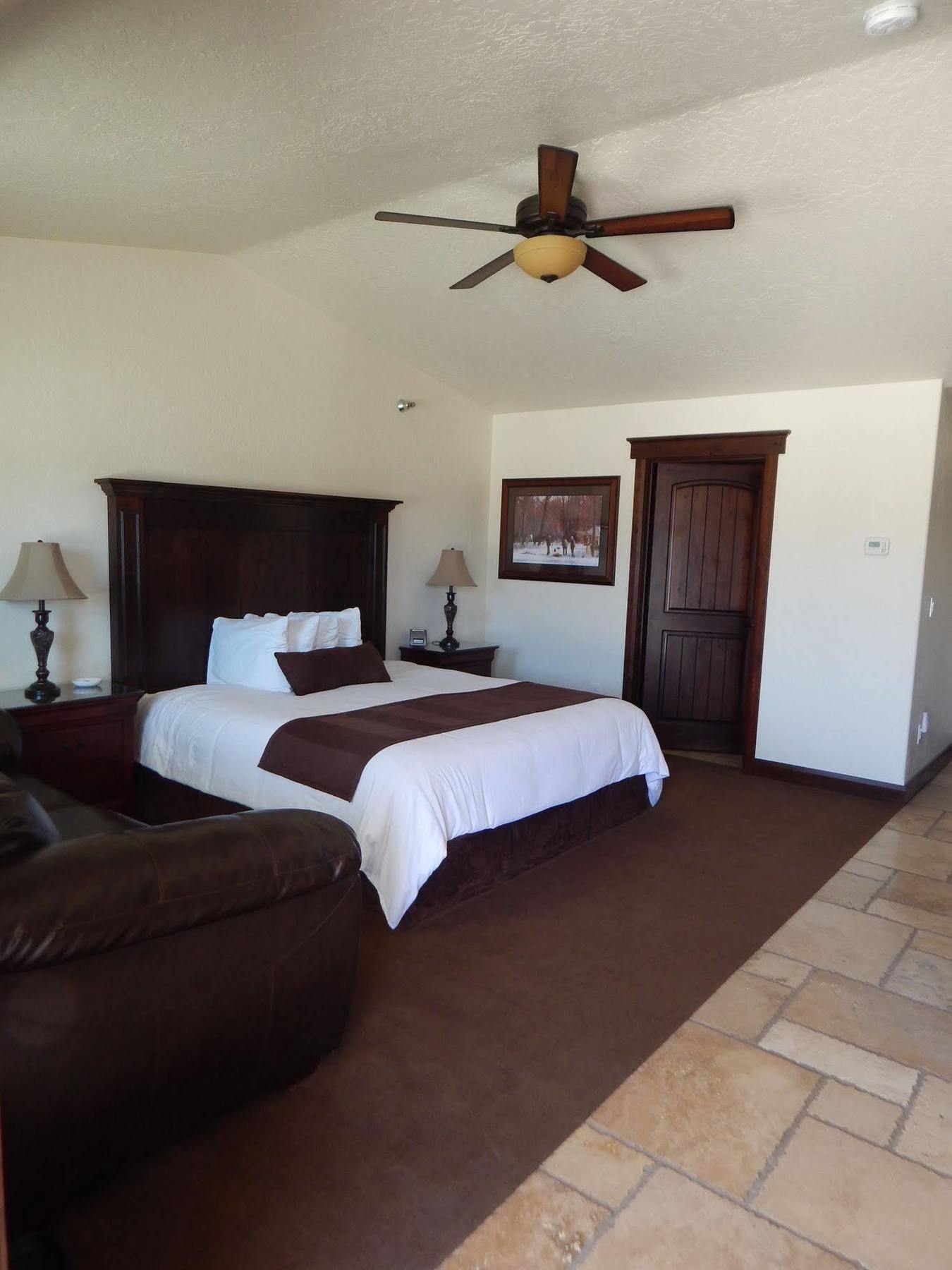 Winterton Suites Williston Exterior photo