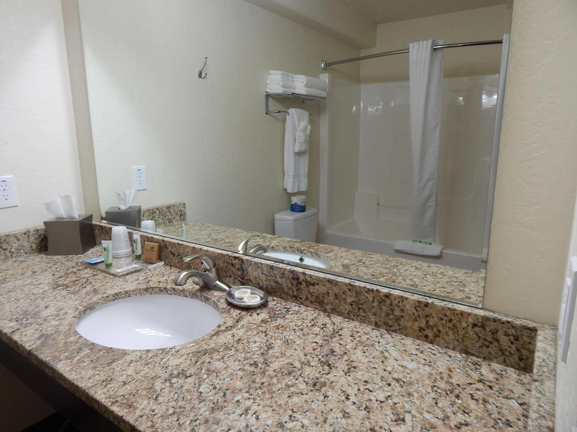 Winterton Suites Williston Exterior photo