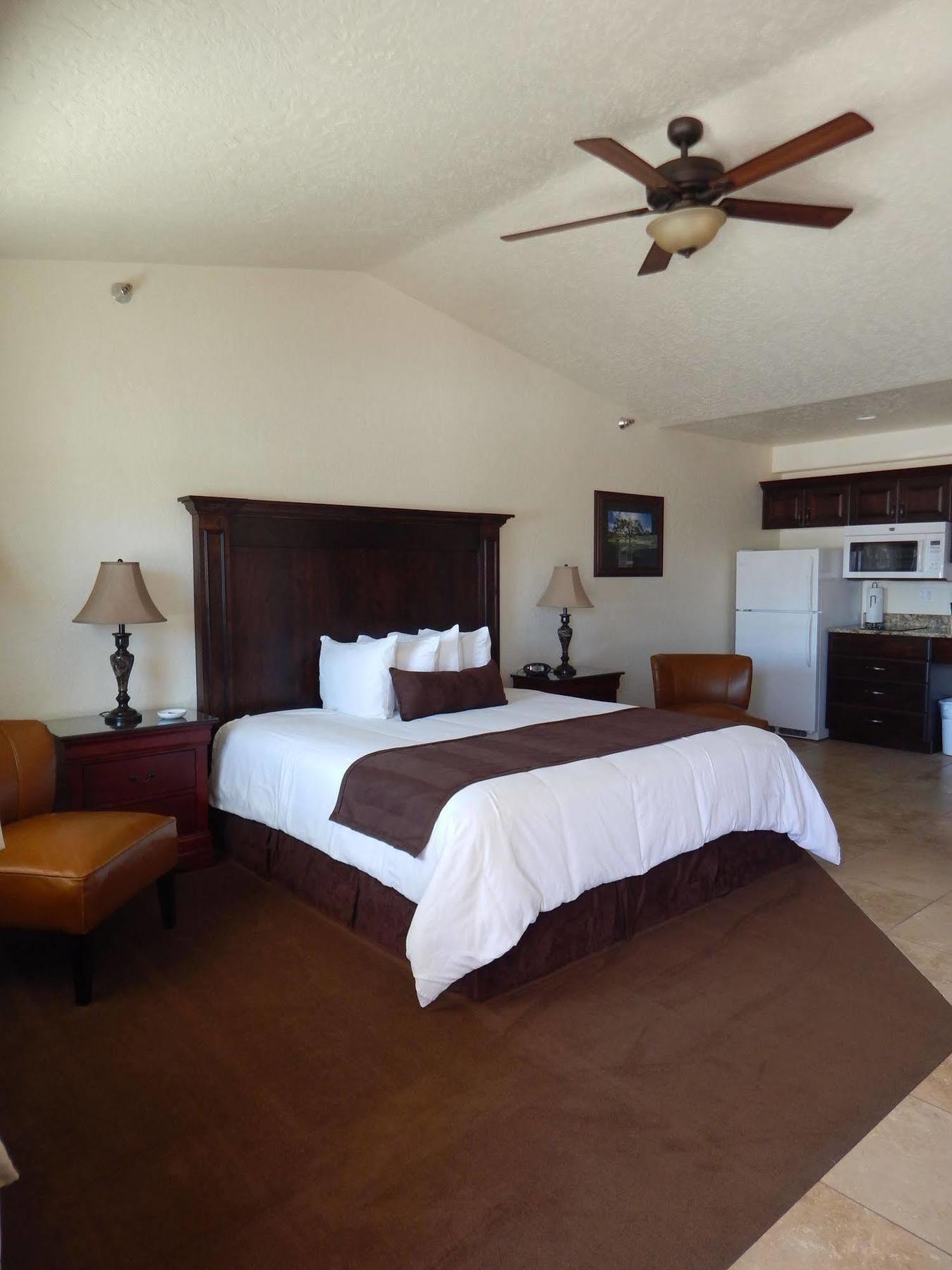 Winterton Suites Williston Exterior photo
