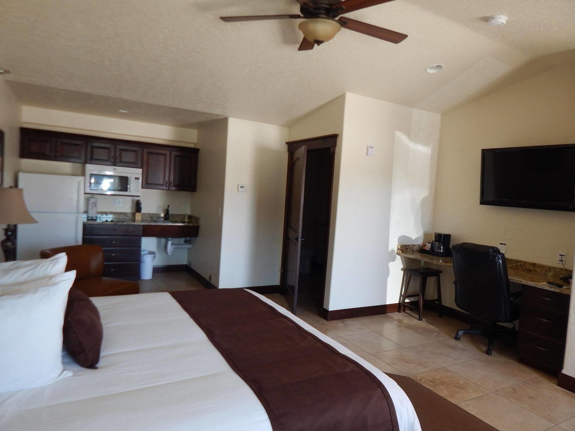 Winterton Suites Williston Exterior photo