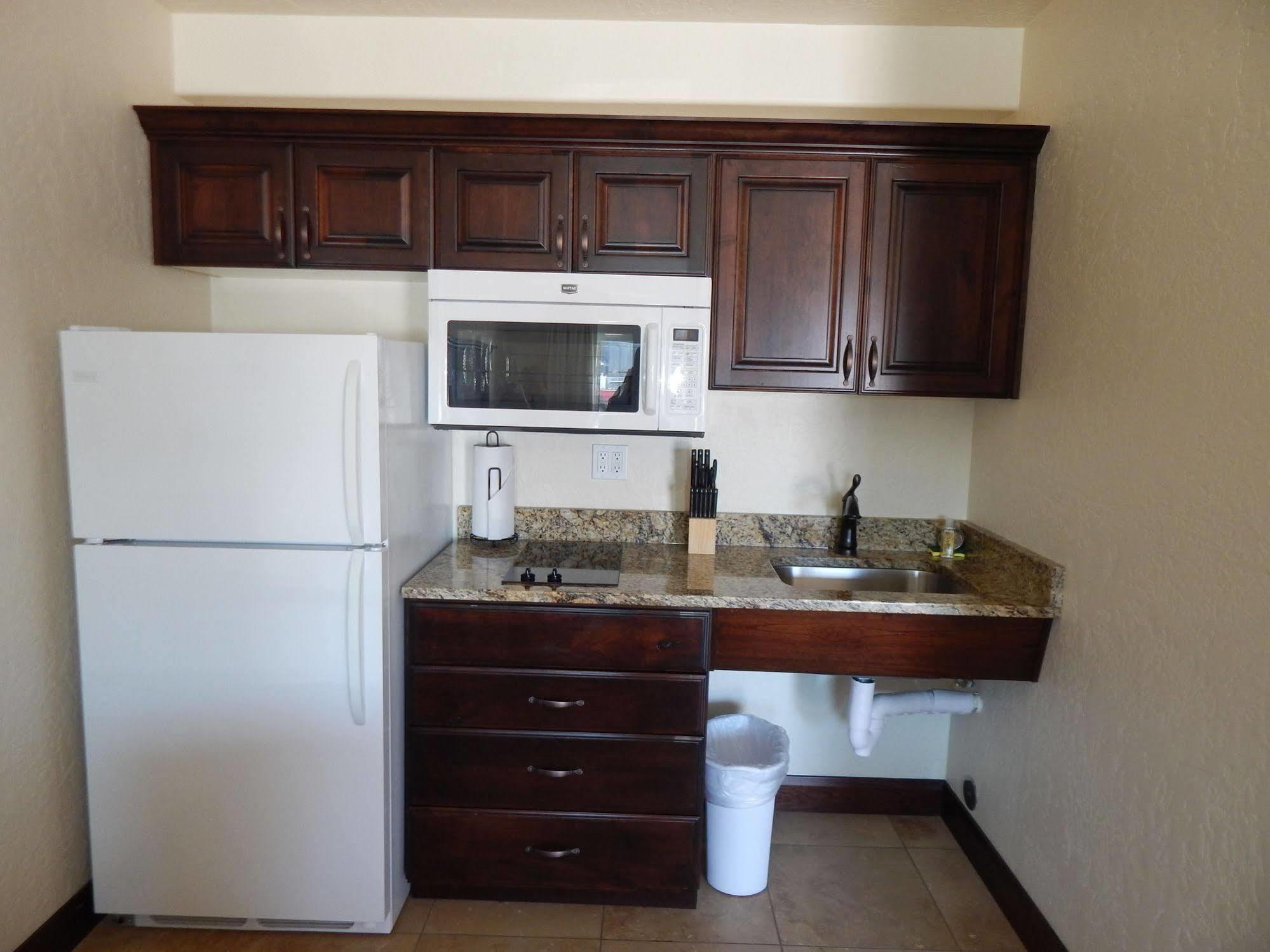 Winterton Suites Williston Exterior photo